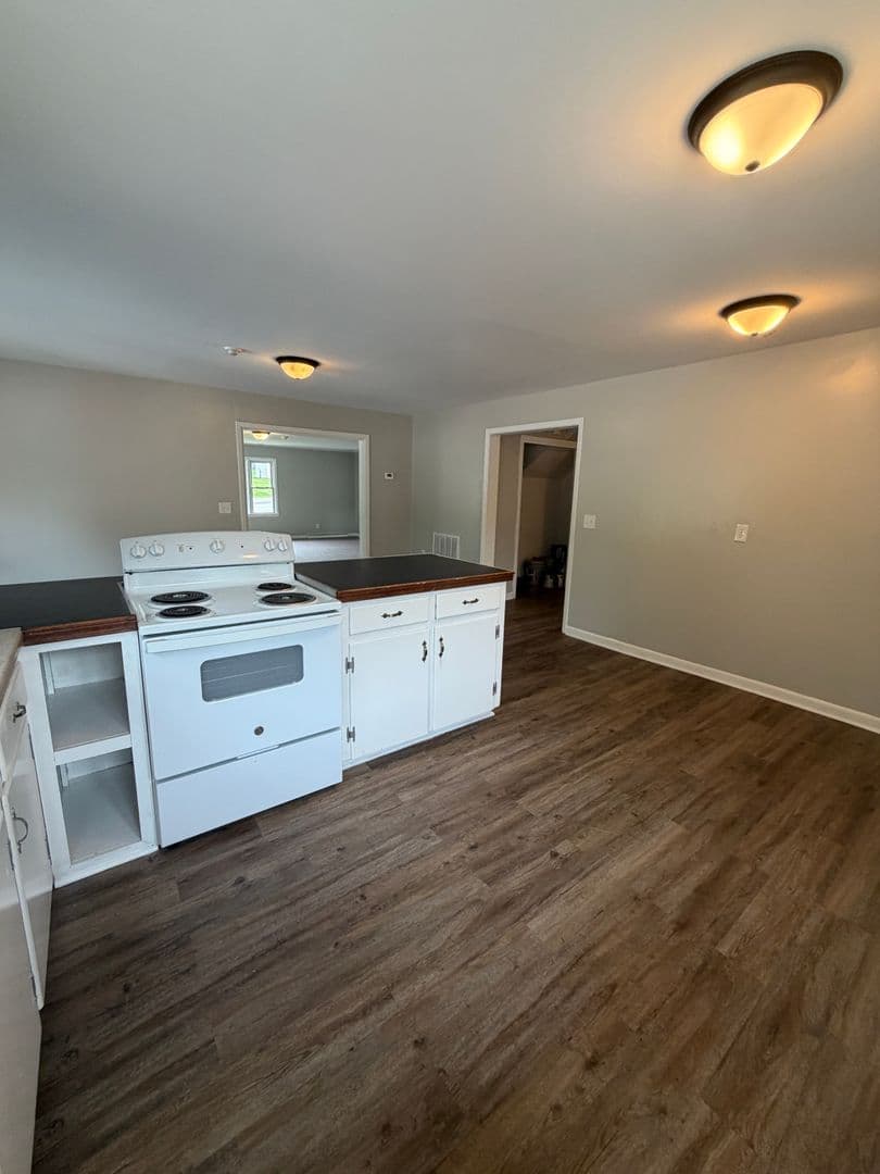 Boone House: 196 Perkinsville Drive