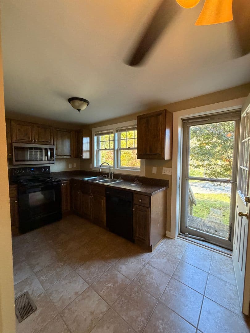 Blowing Rock Apartment: 591 Main Street