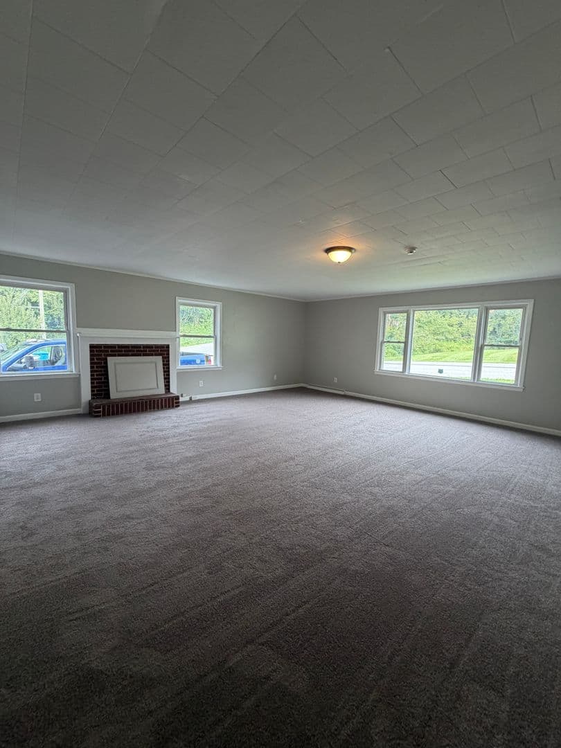 Boone House: 196 Perkinsville Drive