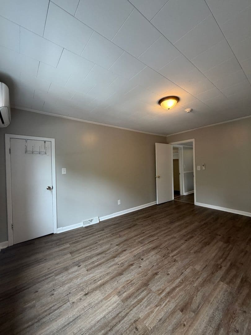 Boone House: 196 Perkinsville Drive