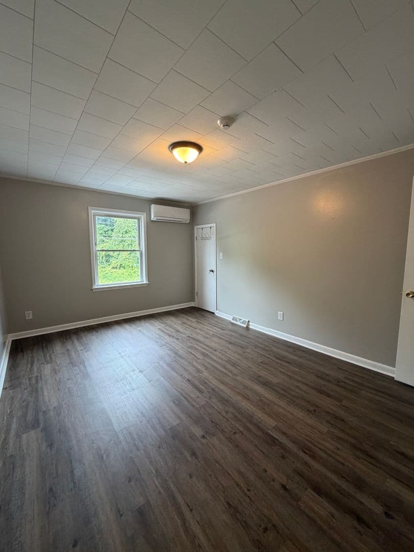Boone House: 196 Perkinsville Drive