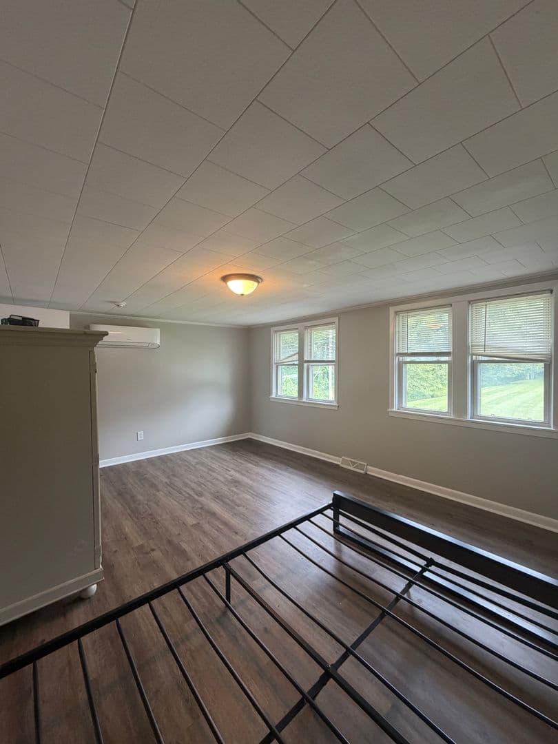 Boone House: 196 Perkinsville Drive