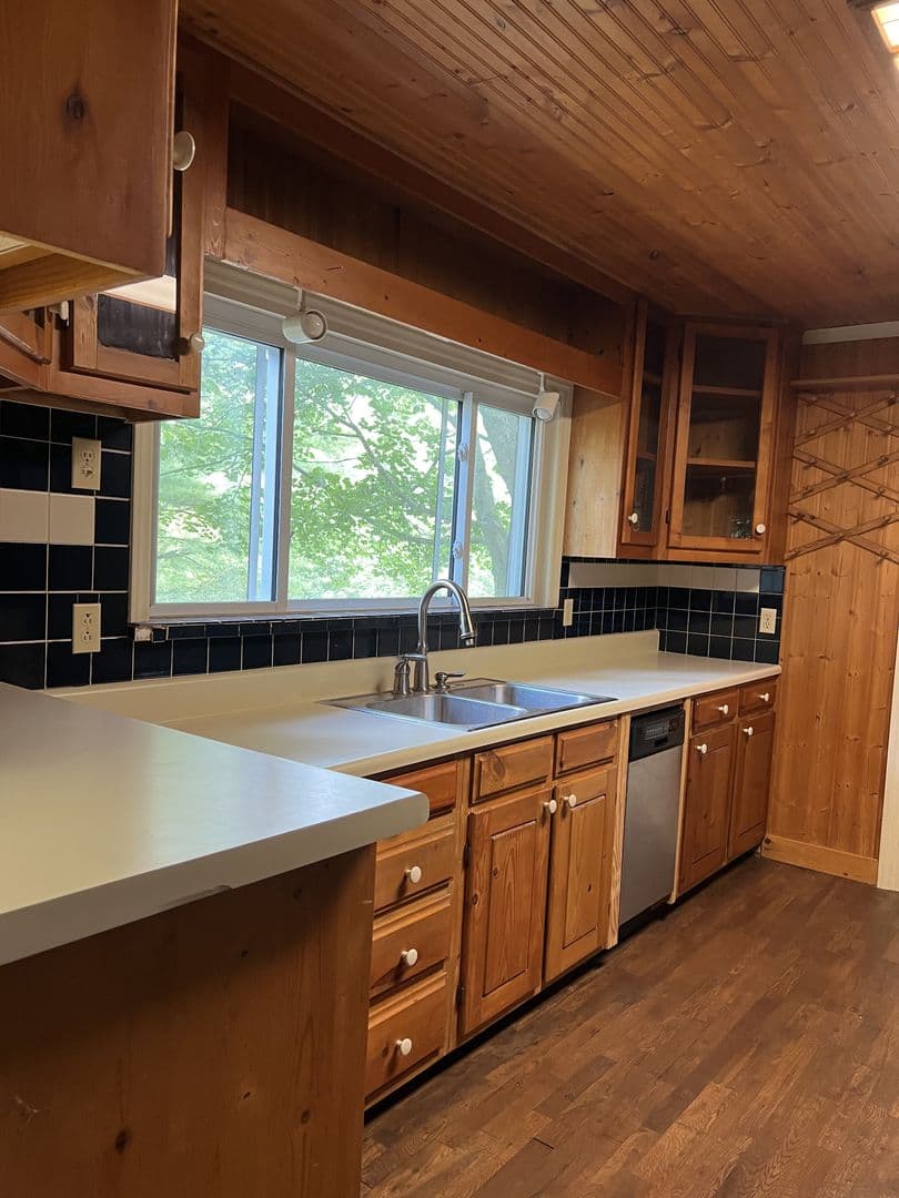 Boone House: 181 Jordan Drive
