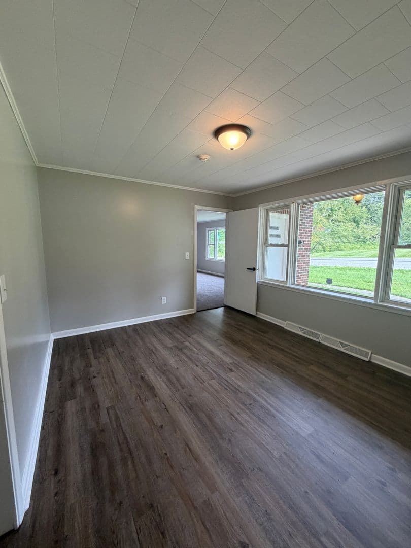 Boone House: 196 Perkinsville Drive