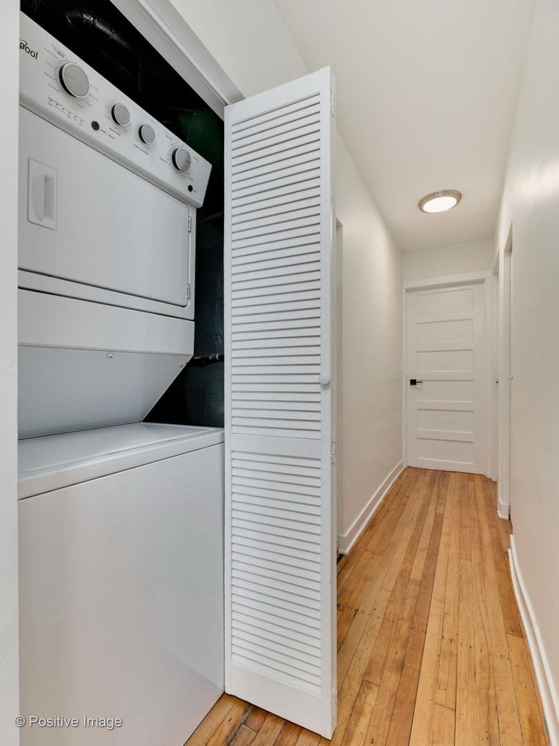 Chicago Apartment: 1618 W Chicago