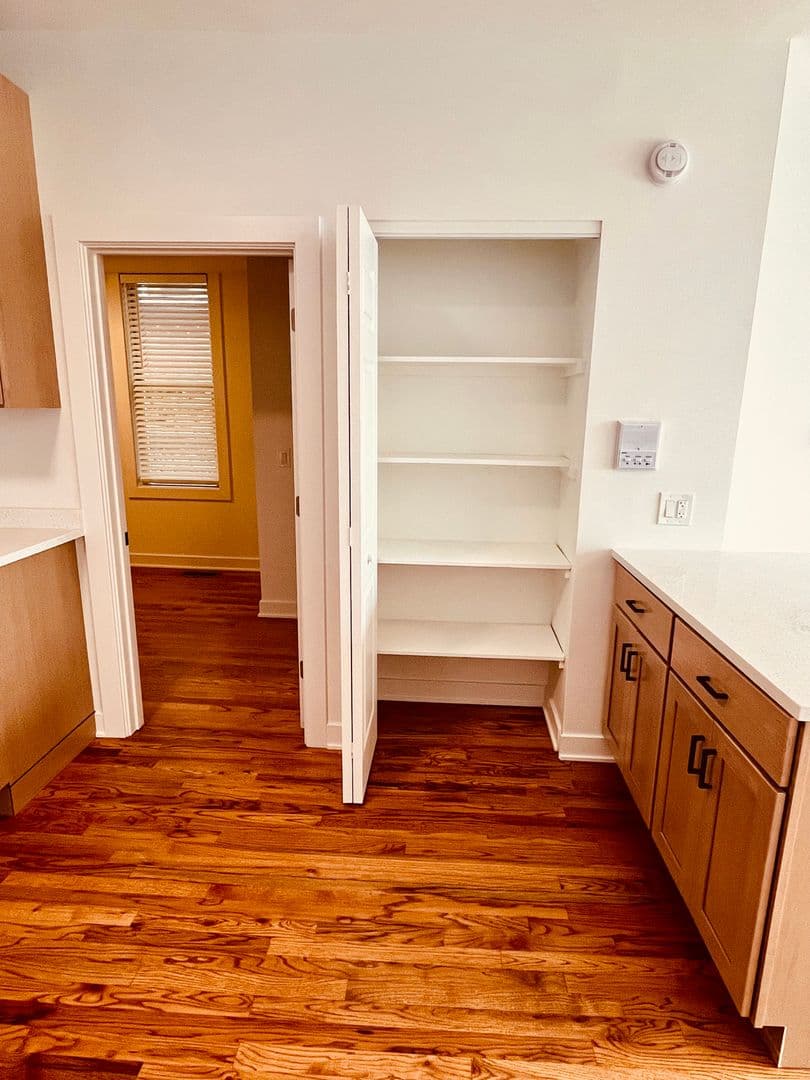 Chicago Apartment: 2306 N. Hoyne