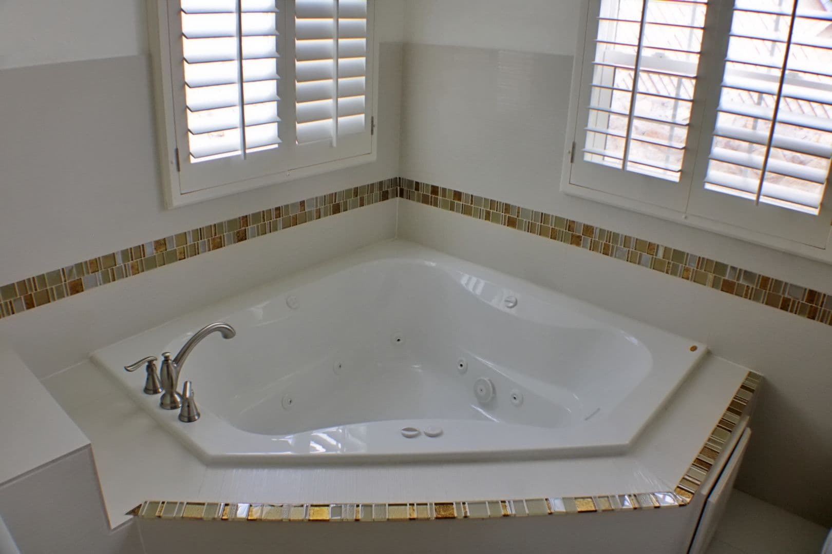 El Paso House: 6244 Kings Bridge Dr