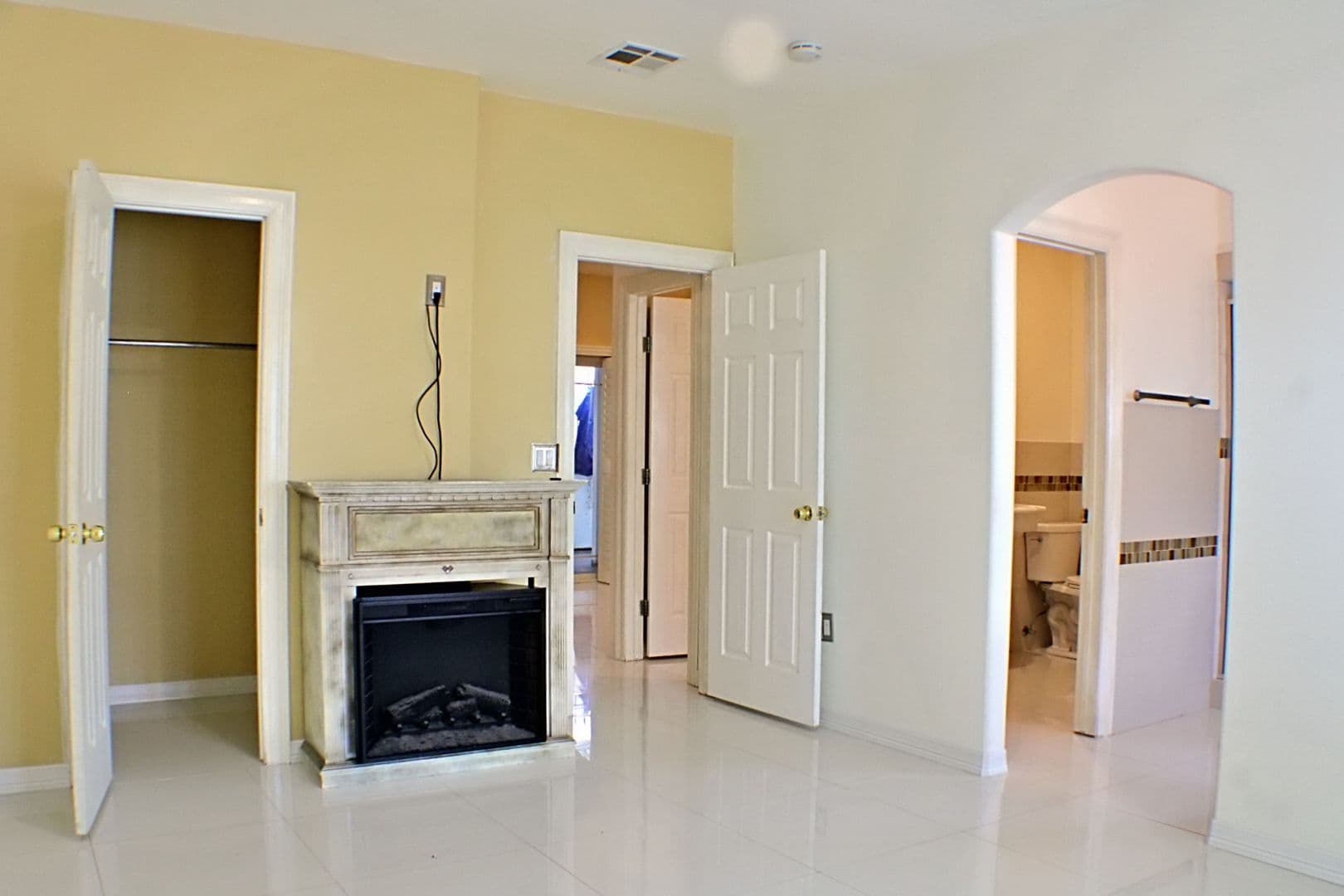 El Paso House: 6244 Kings Bridge Dr