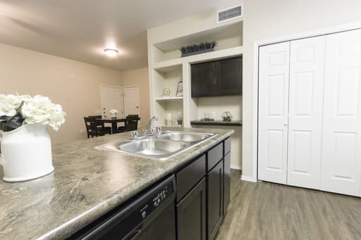 El Paso Apartment: 500 S Yarbrough Drive