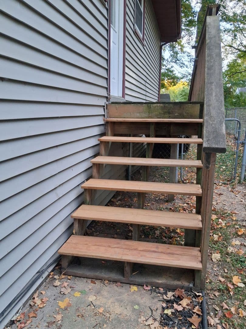 Mound House: 5019 Shoreline Drive