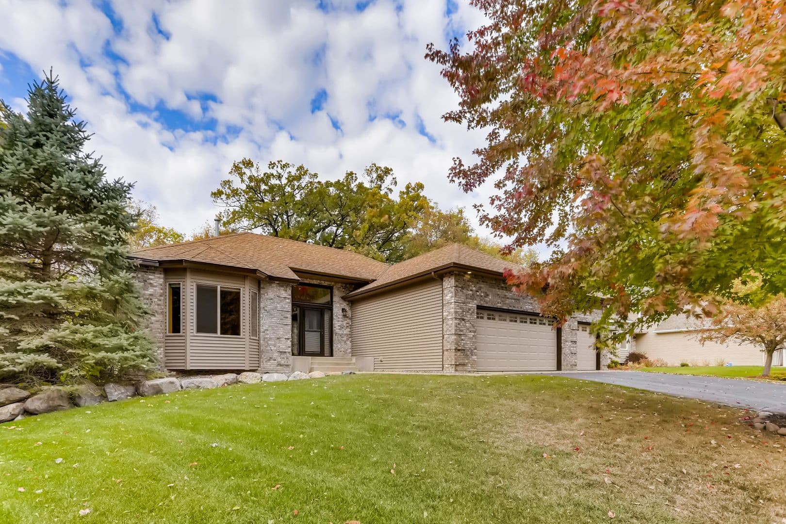 Lino Lakes House: 1510 Pheasant Hills Drive