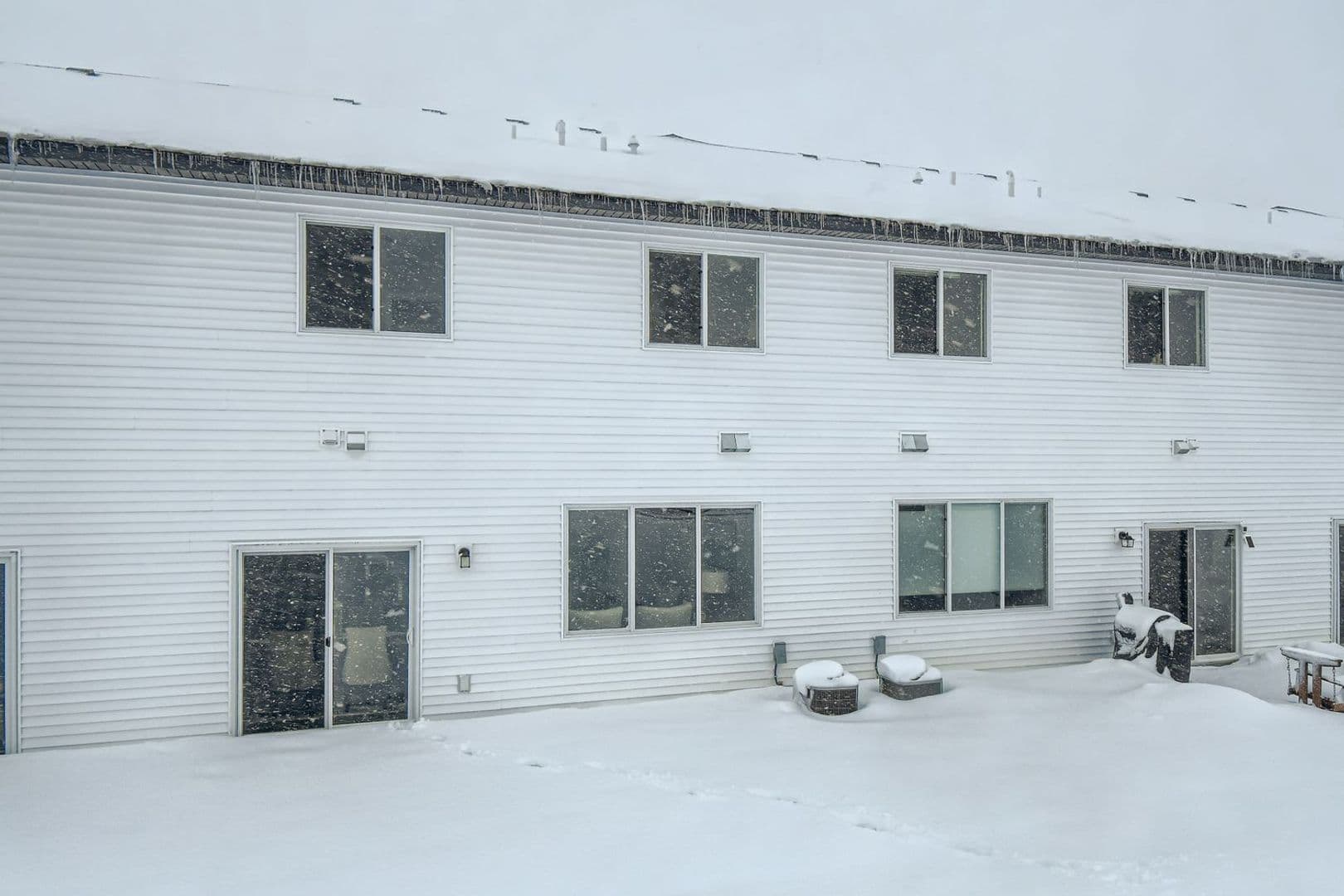Cambridge House: 2132 Cleveland Lane South