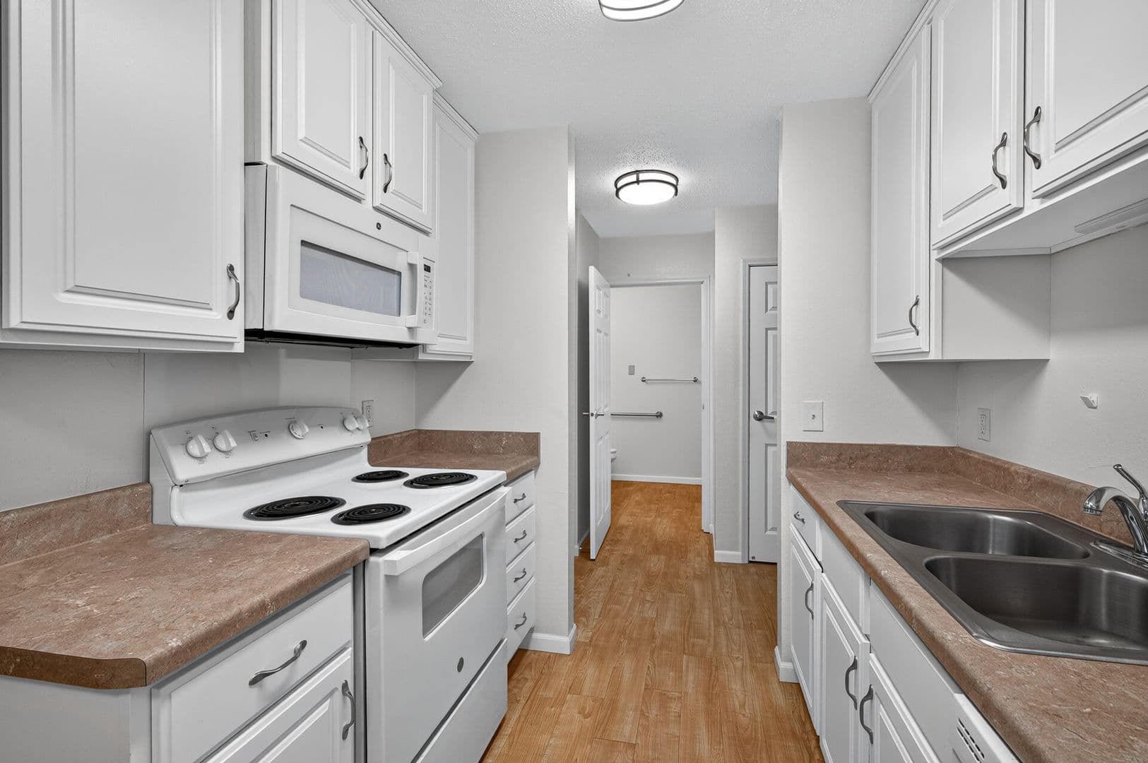 North Branch Apartment: 6188 Pecan Street