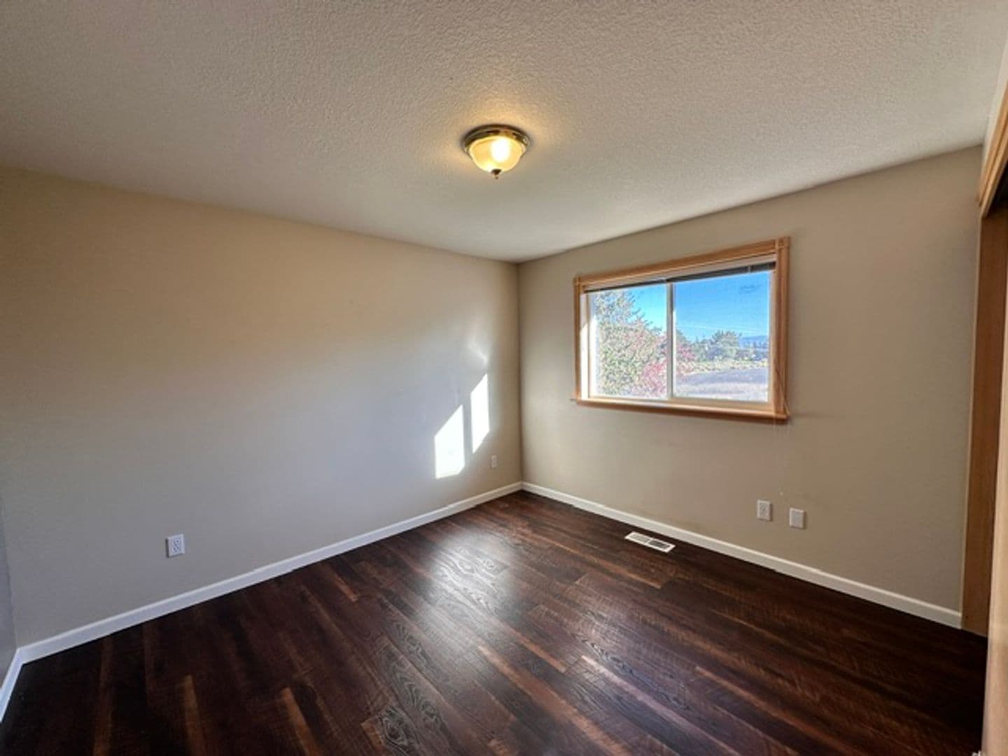 Redmond House: 3713 SW Volcano Ave