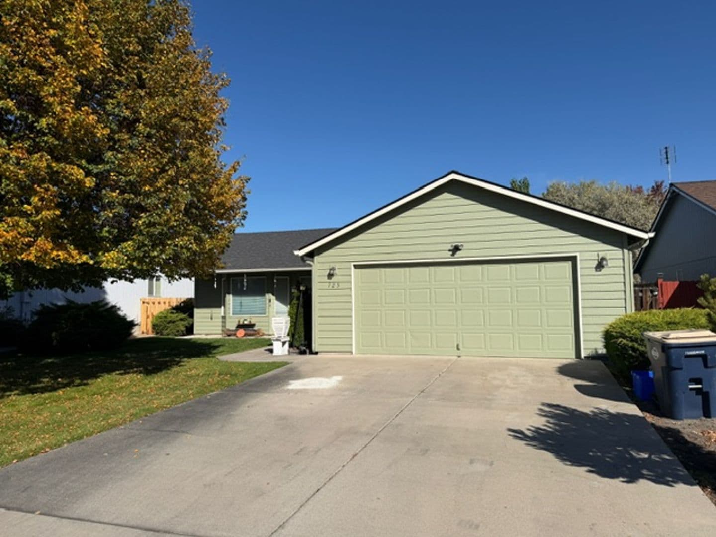 Redmond House: 725 NE Oak Pl.