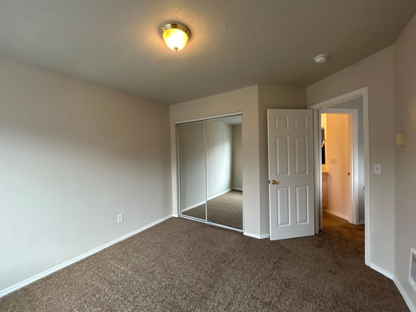 Redmond Townhome: 1954 SW Reindeer Ave.