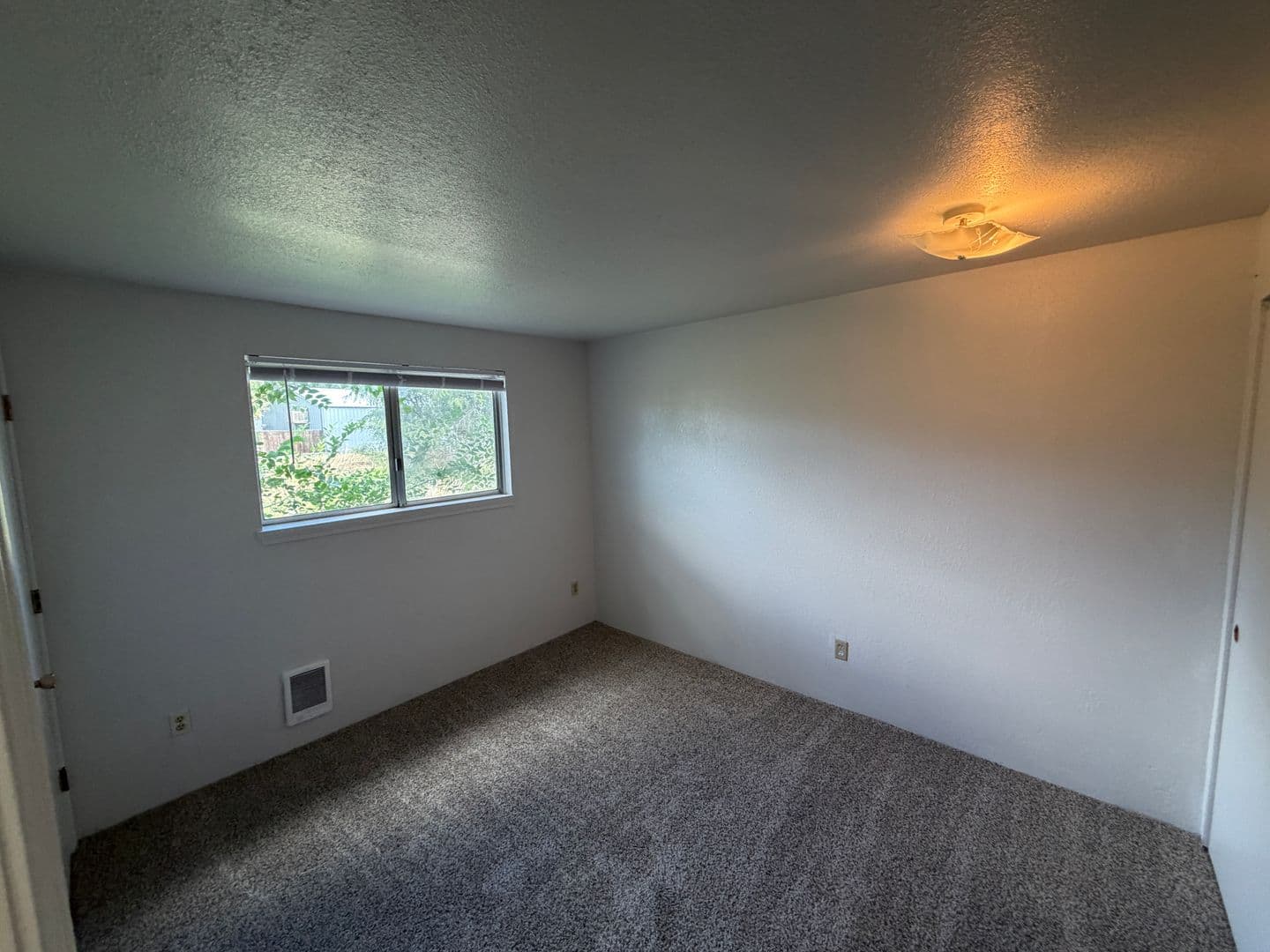 Prineville Apartment: 535 NW 5th Street #1 - 5