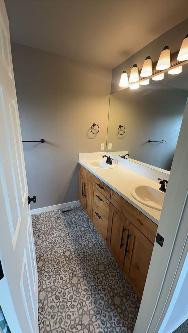 Bend House: 2728 NE Black Oak Place