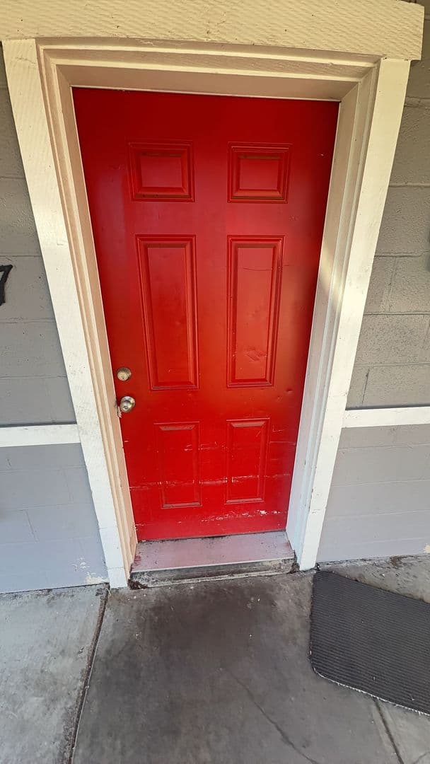 Madras Apartment: 171 SW C Street #7