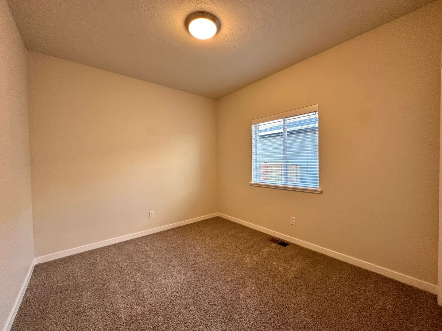 Prineville House: 742 NE Union Loop