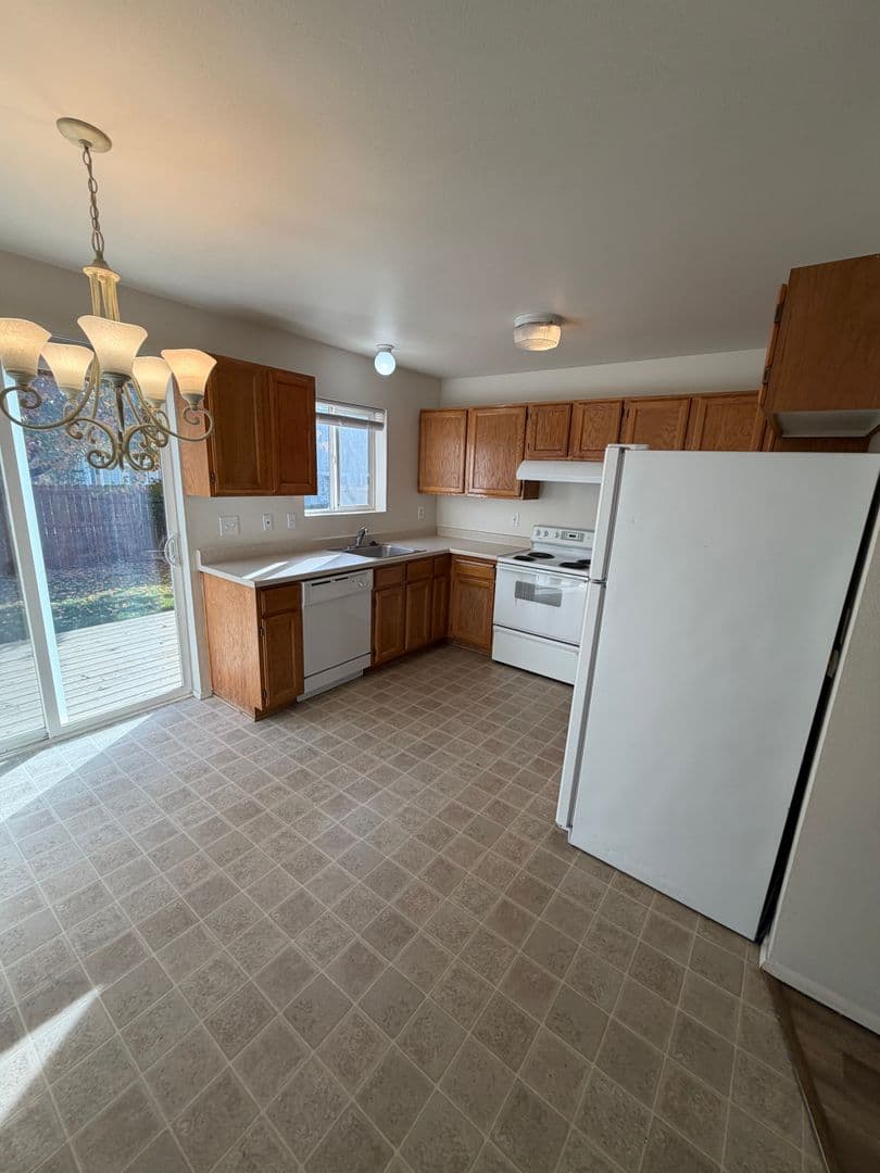 Redmond Townhome: 2053 SW Timber Ave