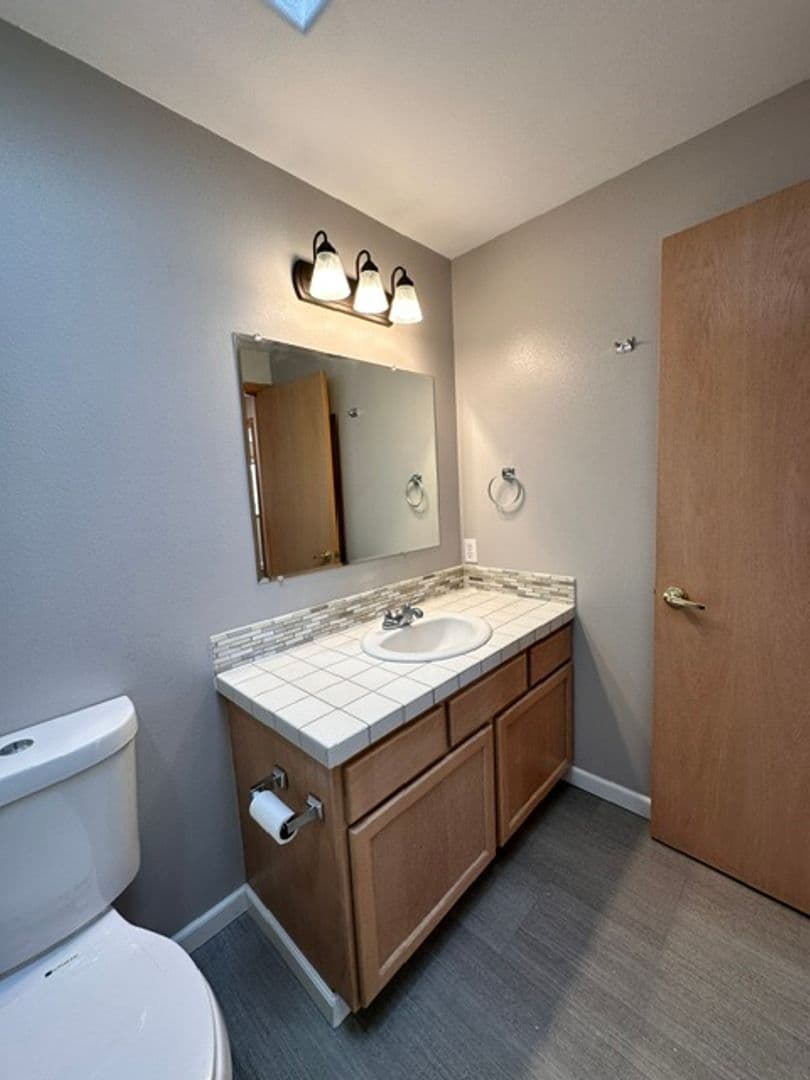Redmond House: 3713 SW Volcano Ave