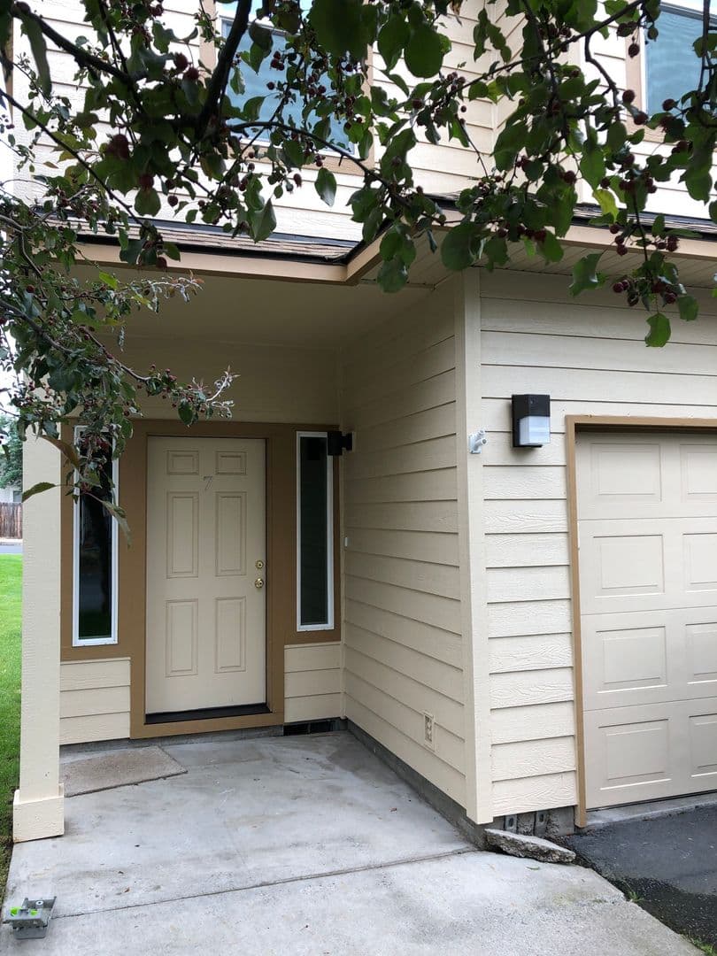 Redmond Townhome: 2002 SW Canyon Dr #7