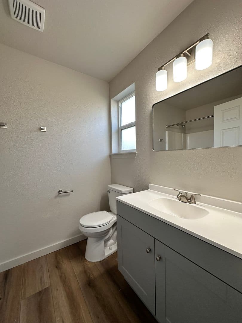 Prineville Apartment: 1000 NW 10th St
