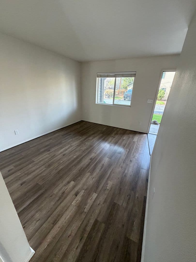 Redmond Townhome: 2053 SW Timber Ave