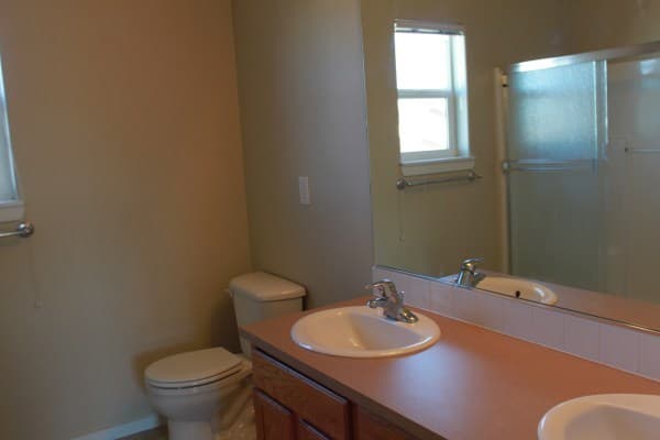 Bend Townhome: 20077 Beth Ave