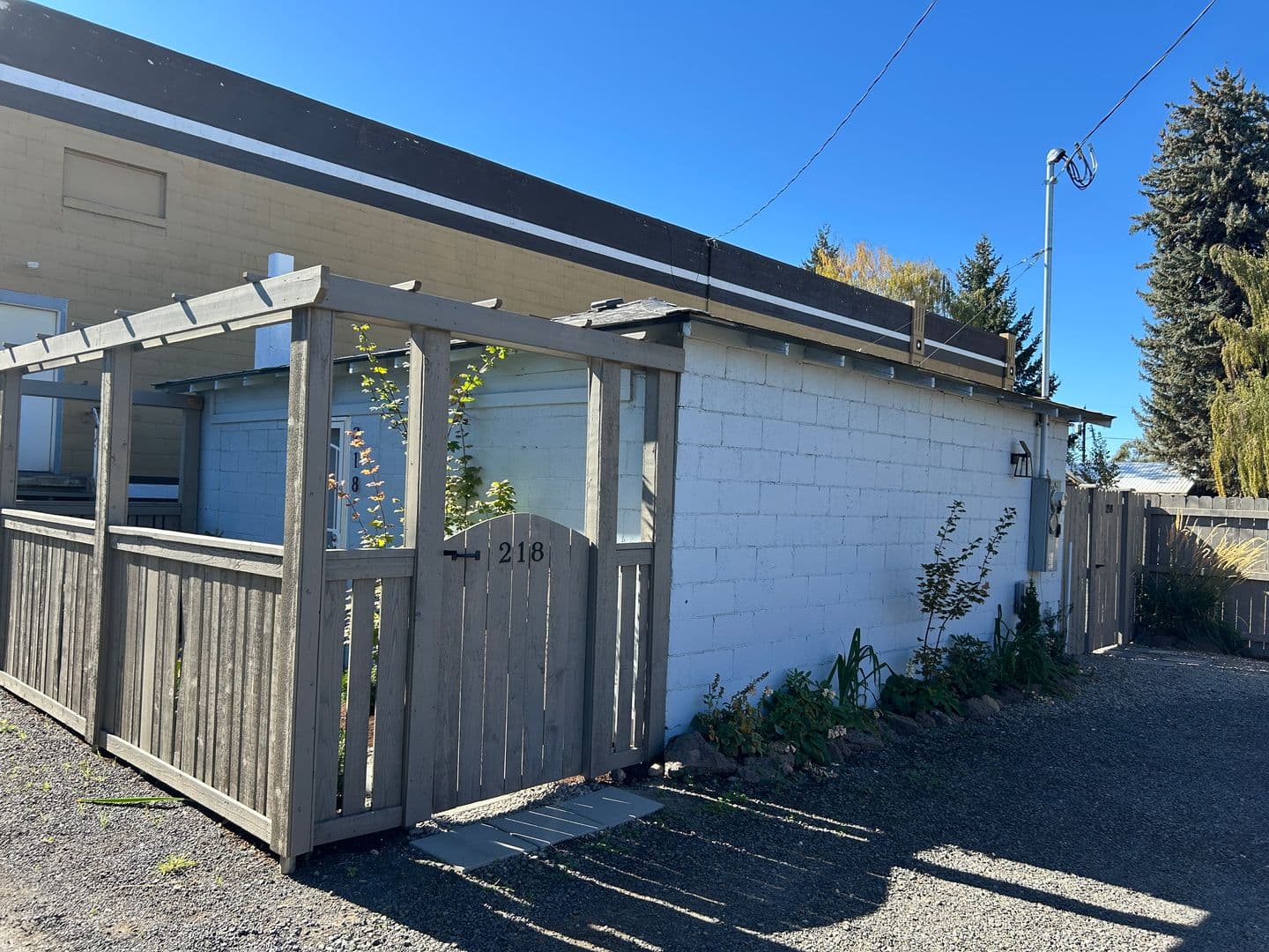 Redmond House: 218 SW 7th St