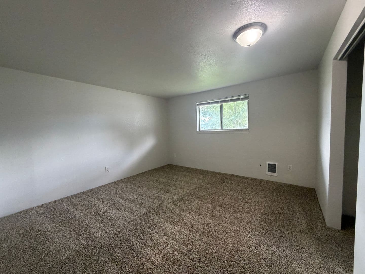 Prineville Apartment: 535 NW 5th Street #1 - 5