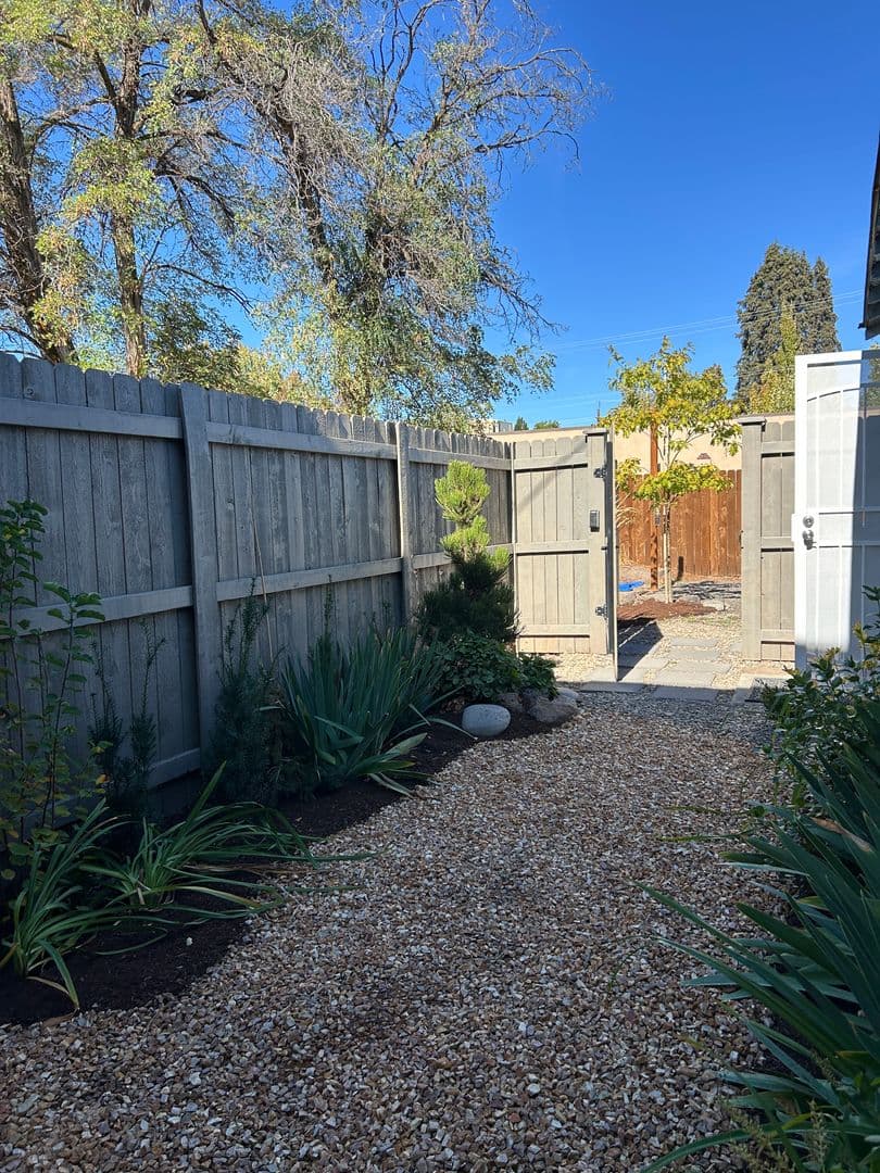 Redmond House: 218 SW 7th St