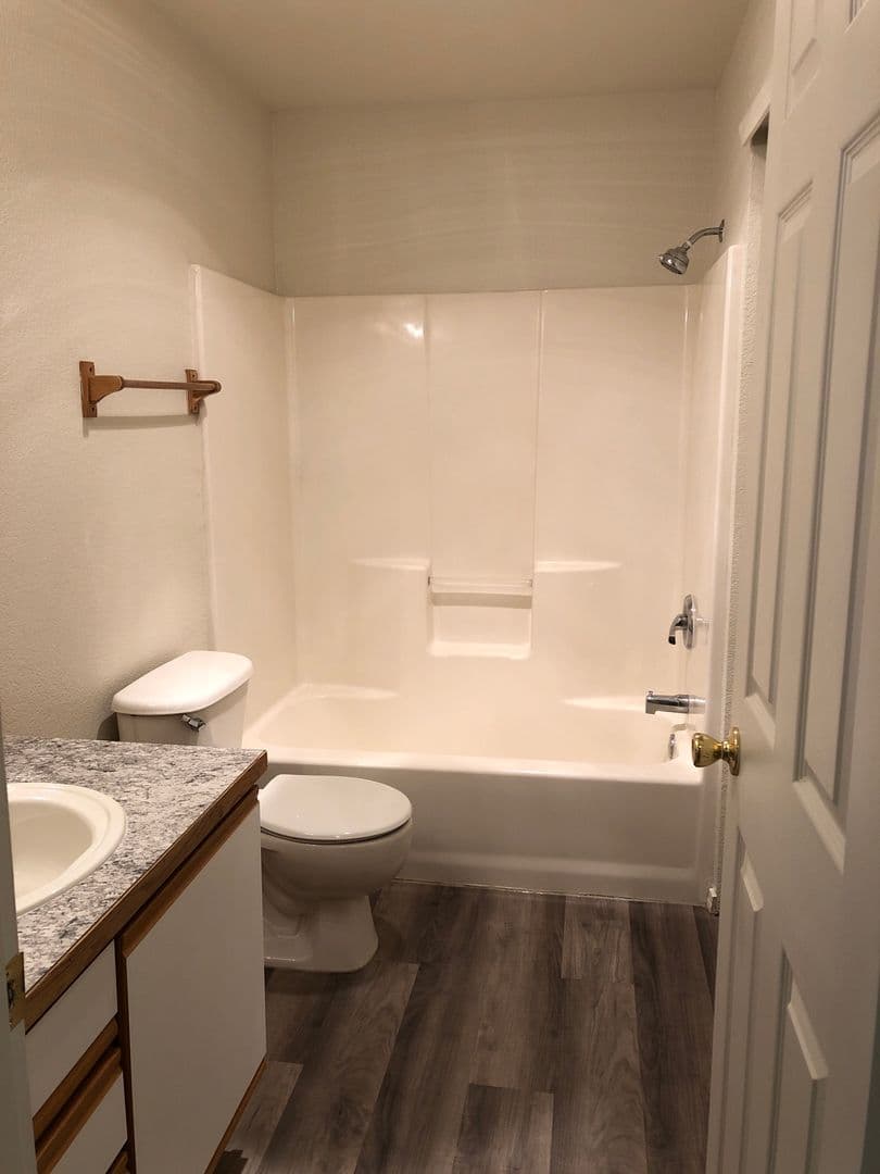 Redmond Townhome: 2002 SW Canyon Dr #7