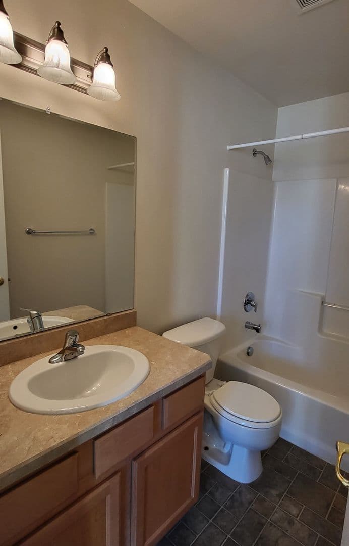 Redmond Townhome: 2012-2038 SW Salmon Ave