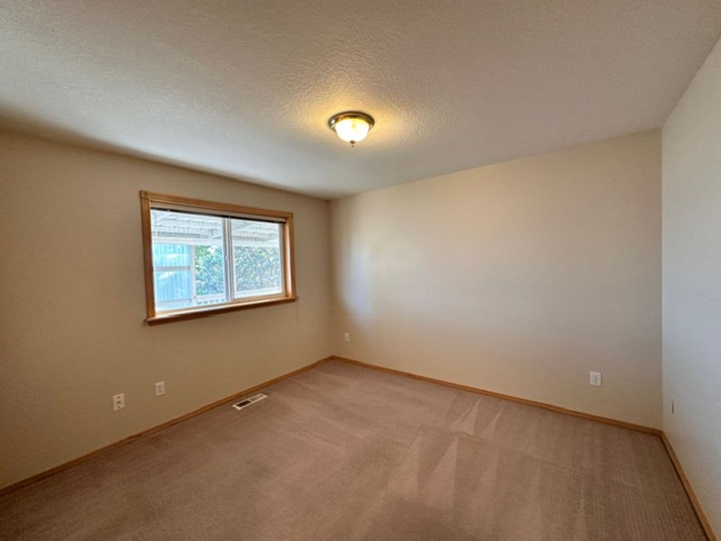 Redmond House: 3713 SW Volcano Ave