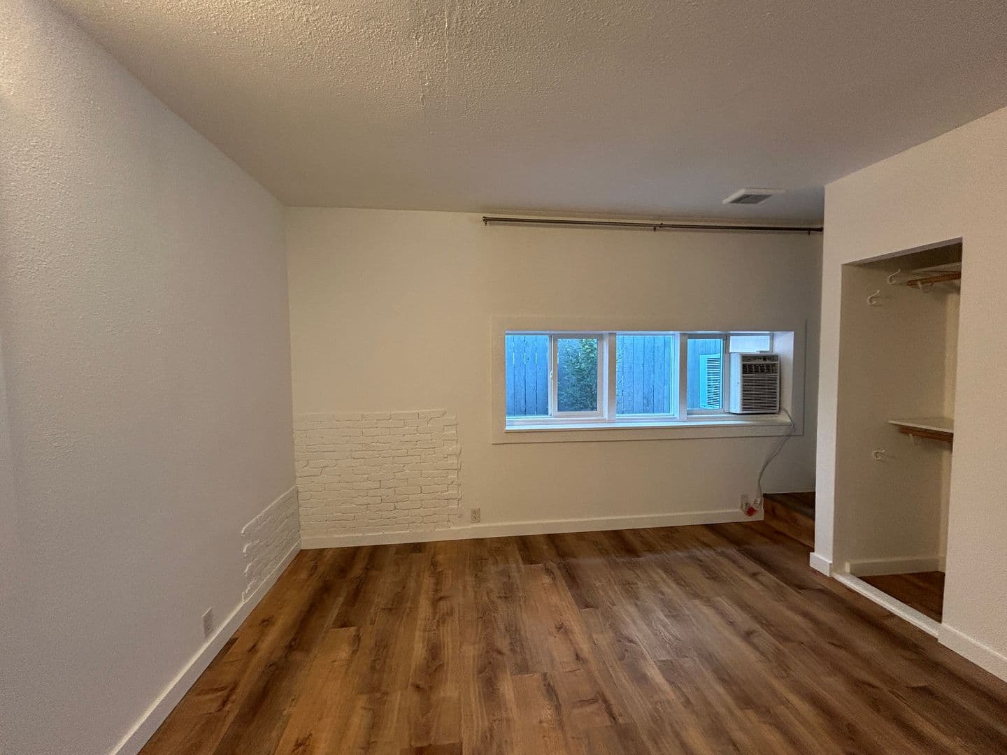 Redmond House: 218 SW 7th St