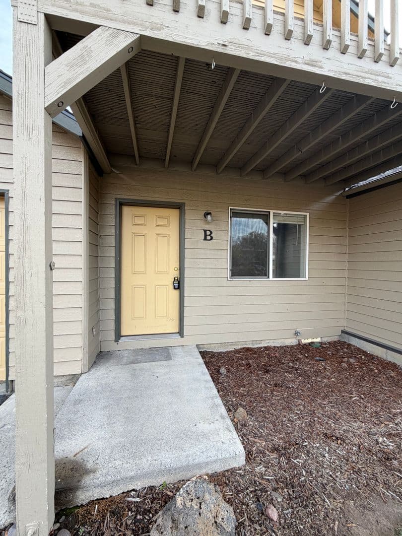 Redmond Townhome: 2053 SW Timber Ave