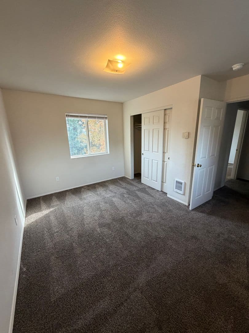 Redmond Townhome: 2053 SW Timber Ave