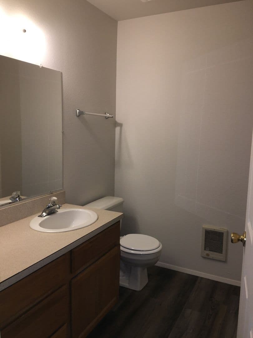 Redmond Townhome: 2053 SW Timber Ave