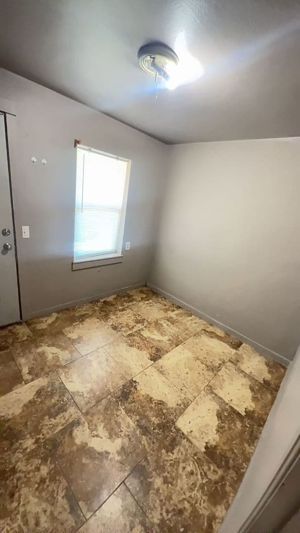 Madras Apartment: 171 SW C Street #7