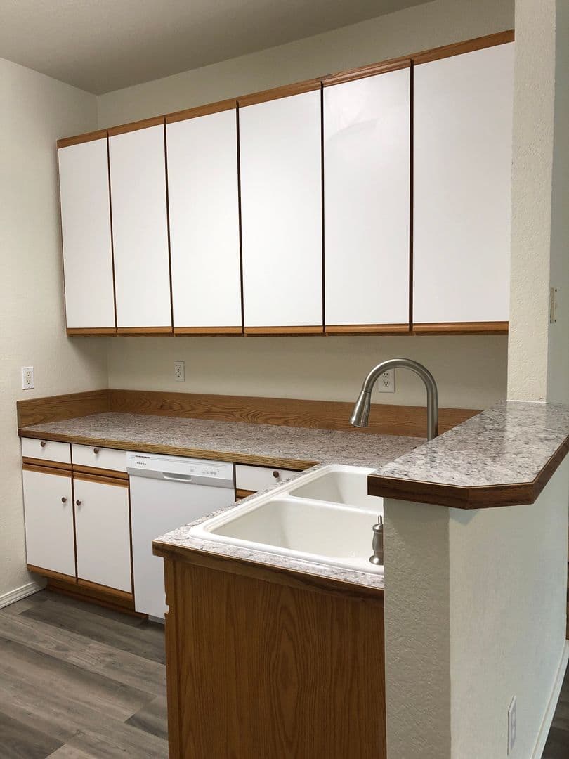 Redmond Townhome: 2002 SW Canyon Dr #7