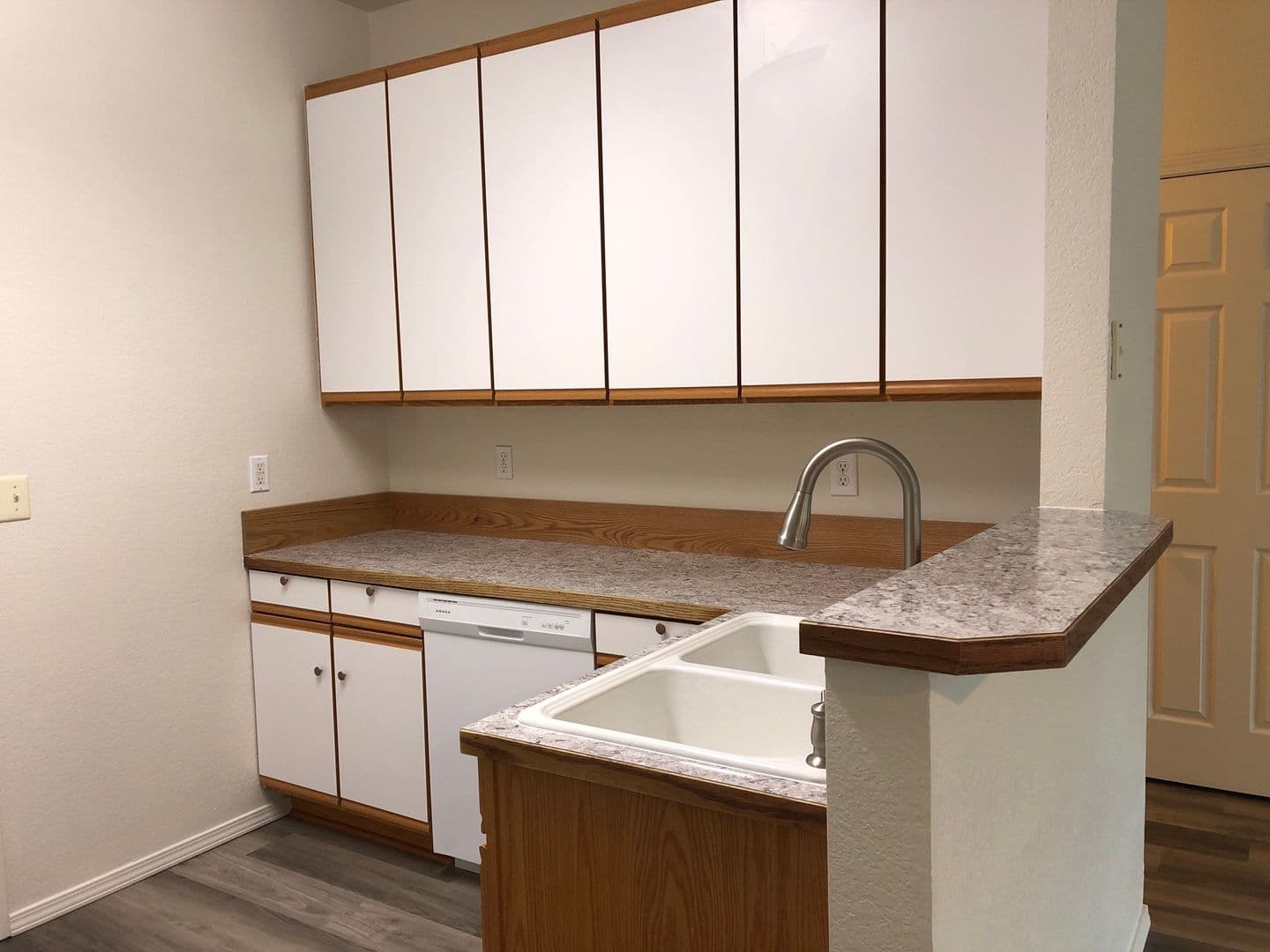 Redmond Townhome: 2002 SW Canyon Dr #7
