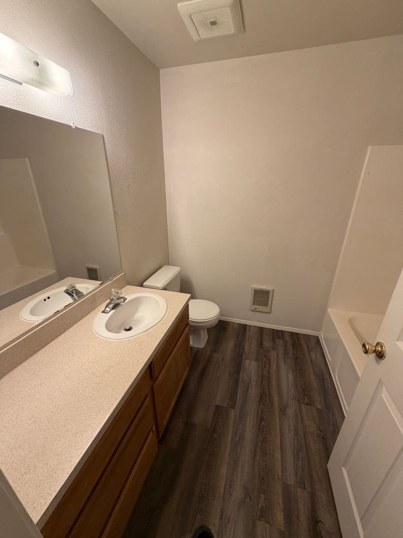 Redmond Townhome: 2053 SW Timber Ave