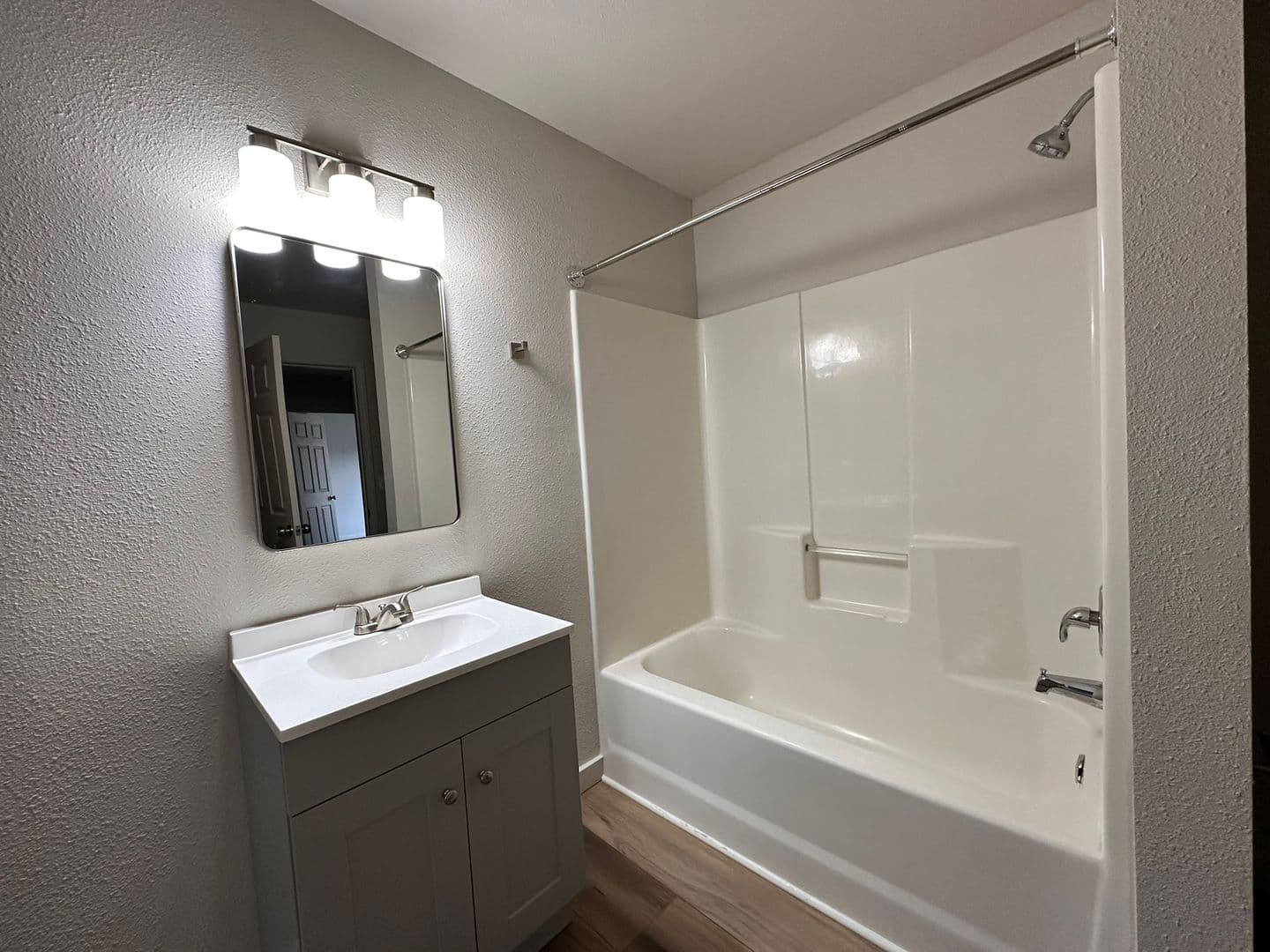 Prineville Apartment: 1000 NW 10th St