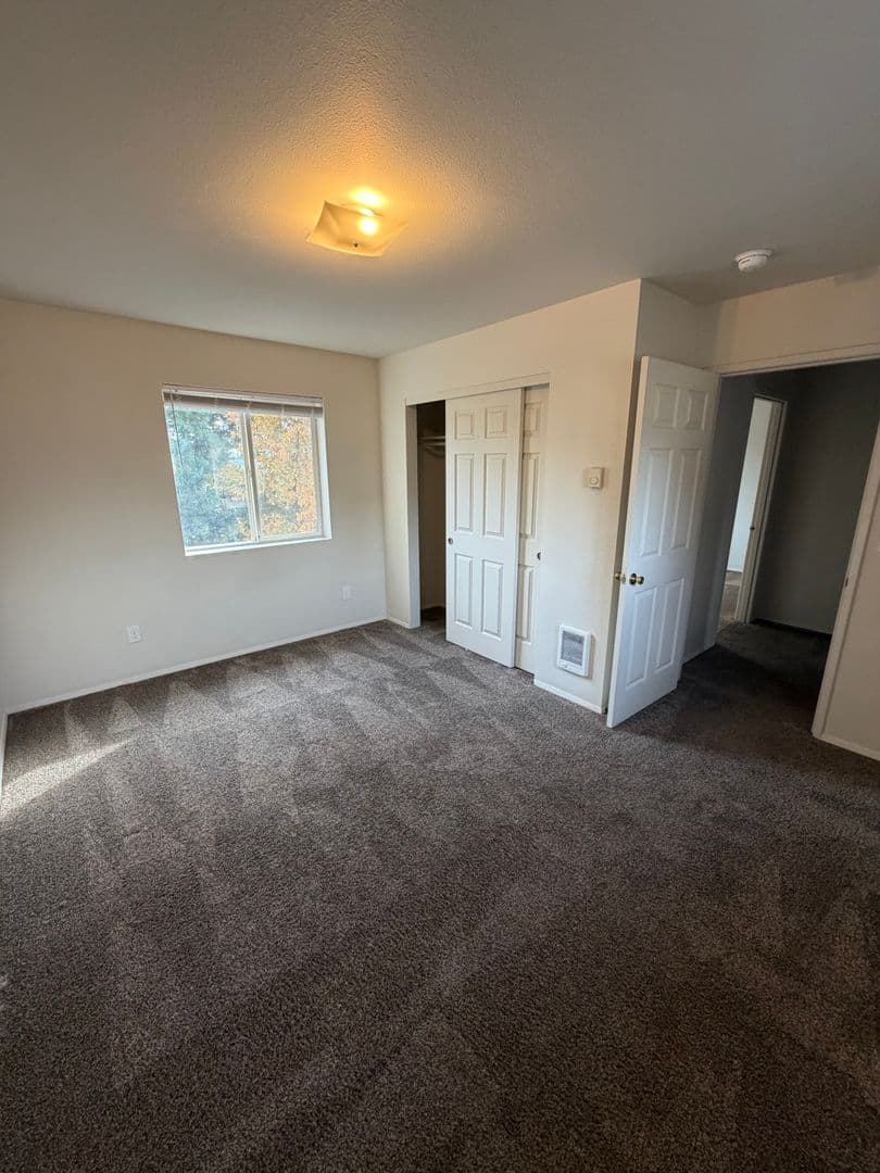 Redmond Townhome: 2053 SW Timber Ave