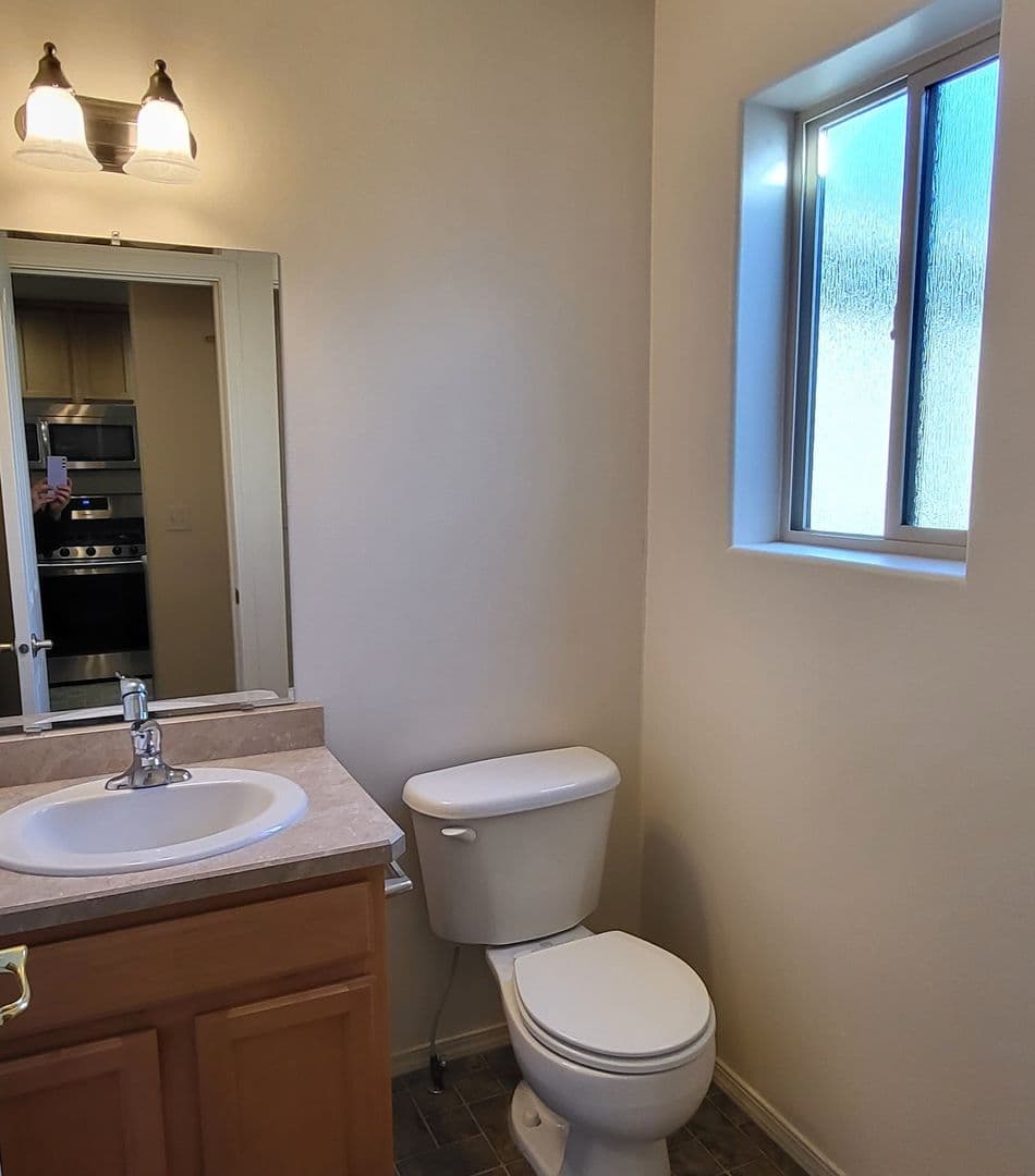 Redmond Townhome: 2012-2038 SW Salmon Ave