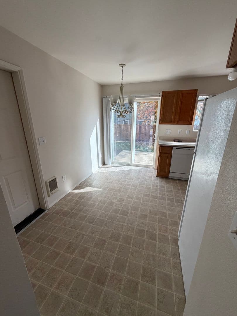 Redmond Townhome: 2053 SW Timber Ave
