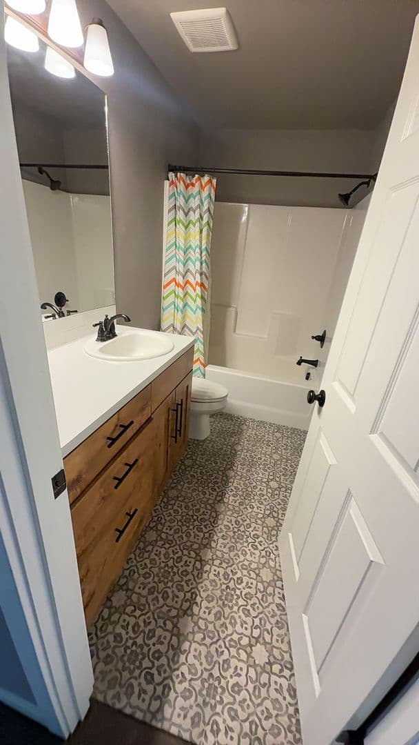 Bend House: 2728 NE Black Oak Place