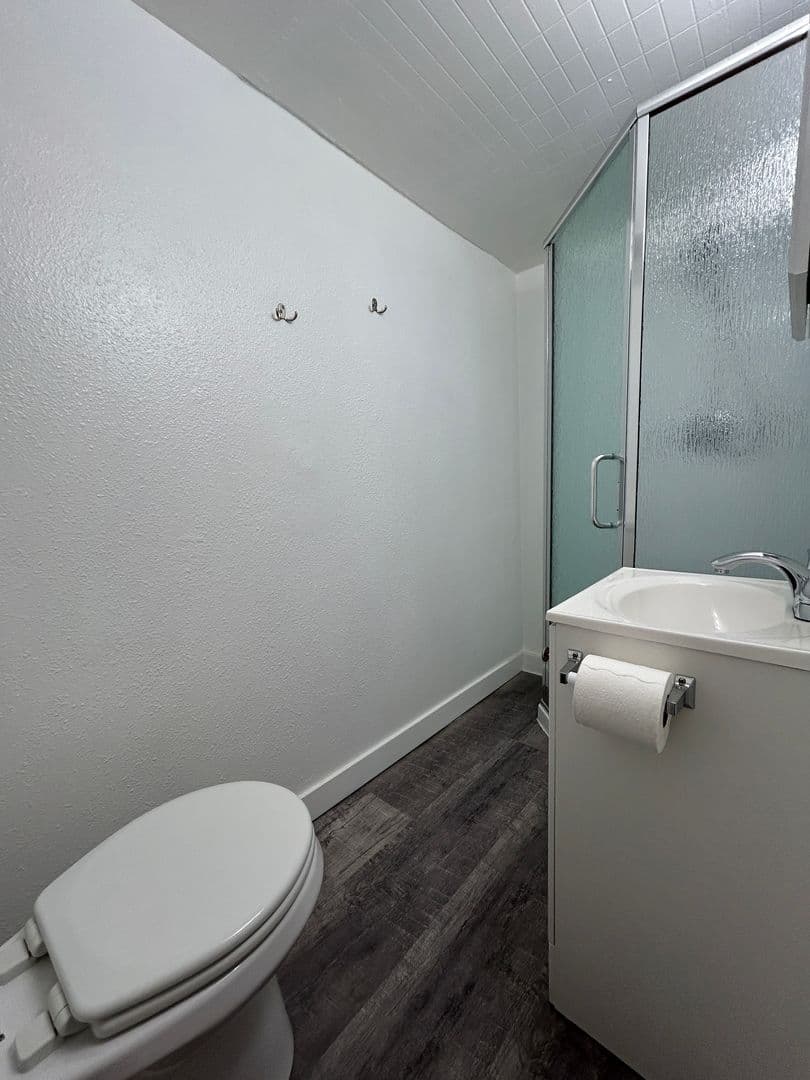 Redmond House: 218 SW 7th St